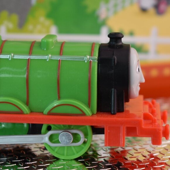 Henry 3 - 2013 Trackmaster Motorized Engine Thomas & Friends Train NO TENDER - Picture 6 of 10